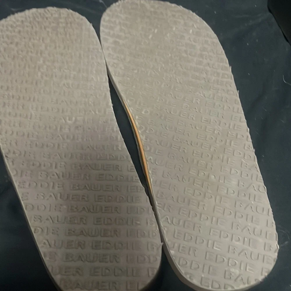 Eddie Bauer 13w brown flip flops used excellent condition